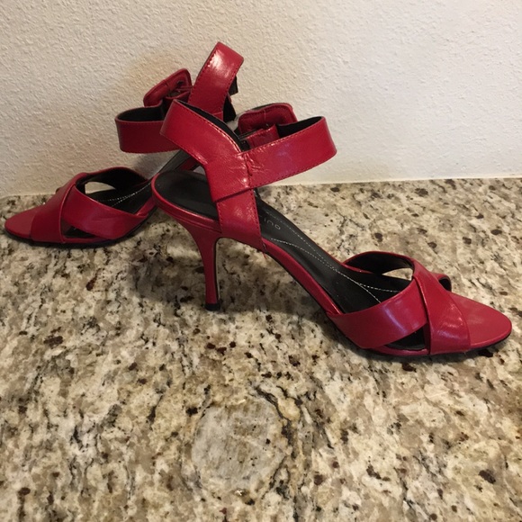Red heels - Picture 2 of 4
